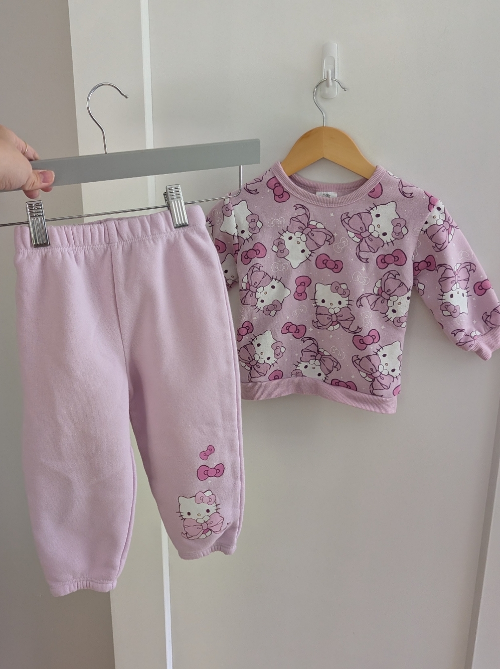 2/$20 💚 Hello Kitty Pink Matching Set